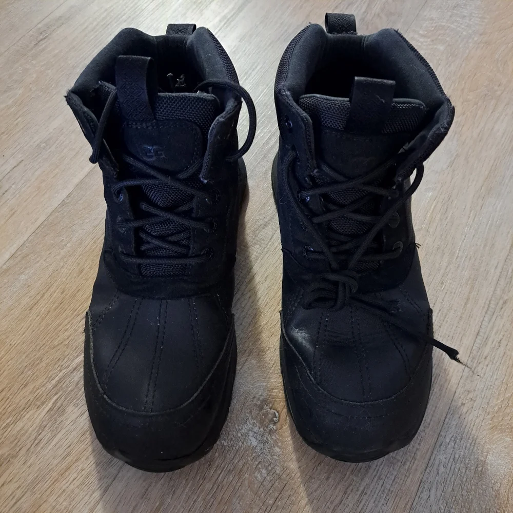 UGG Men's Emmett Duck Winter Cold Weather Snow Black Boots Size 8
